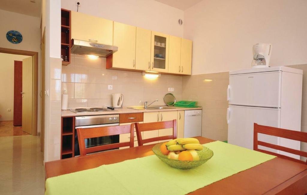 Apartment Orange Макарска Экстерьер фото
